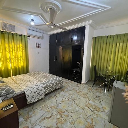 Nesta Barron -Home Away From Home North Legon Exterior photo