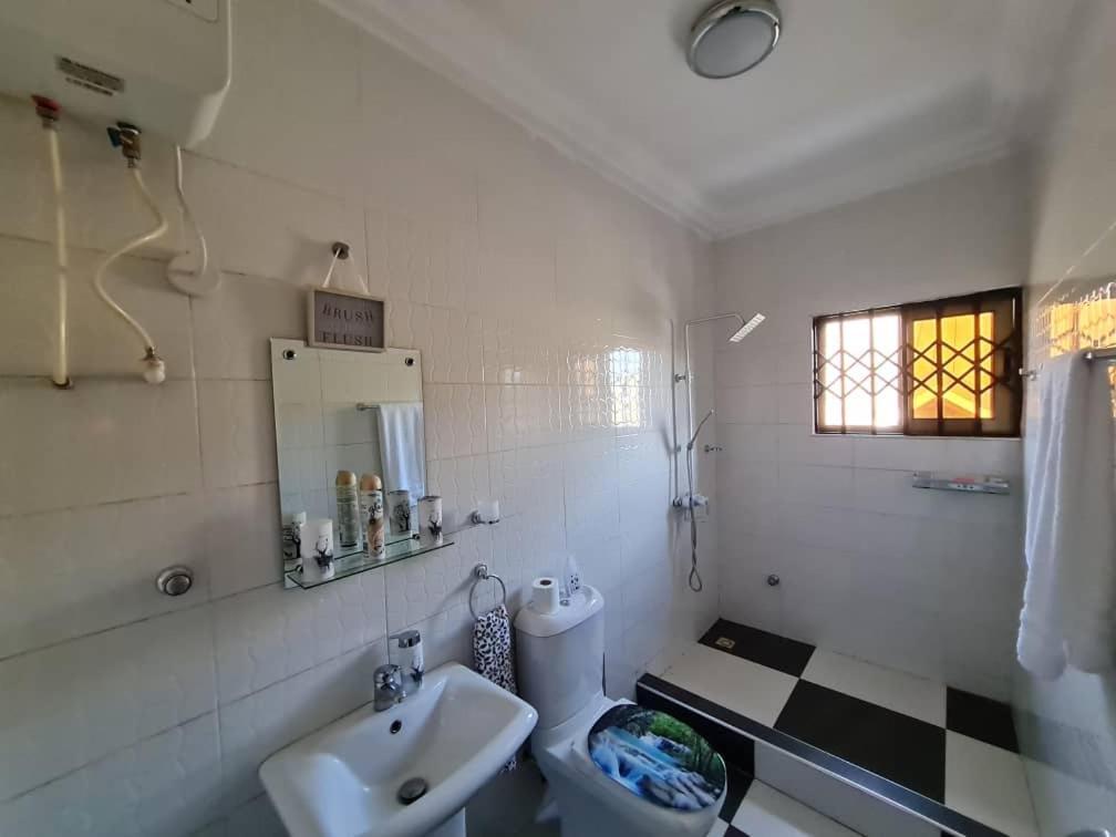 Nesta Barron -Home Away From Home North Legon Exterior photo