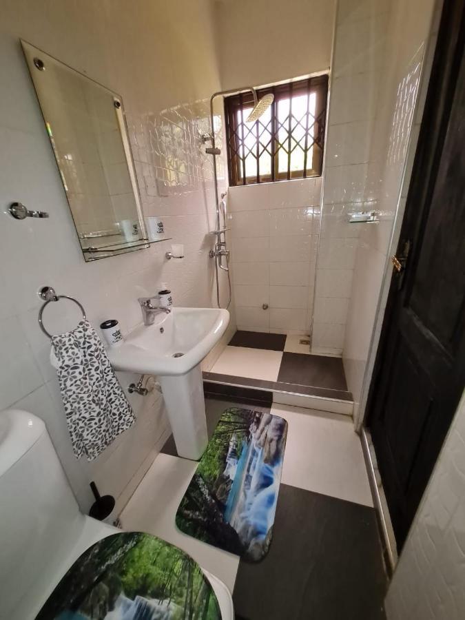 Nesta Barron -Home Away From Home North Legon Exterior photo