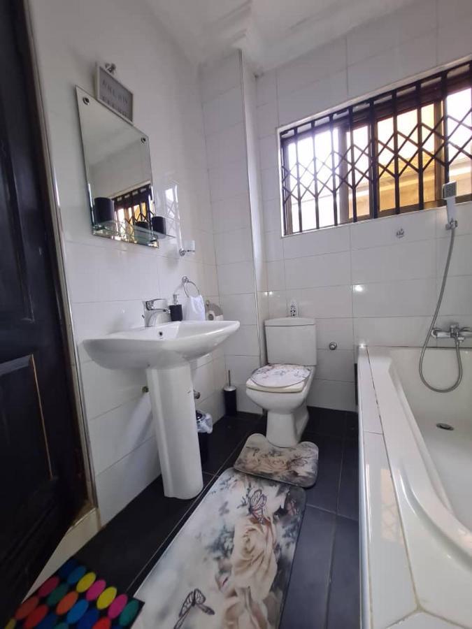 Nesta Barron -Home Away From Home North Legon Exterior photo