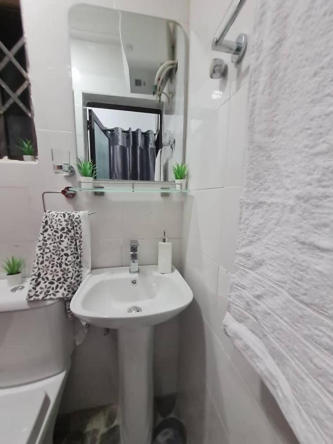Nesta Barron -Home Away From Home North Legon Exterior photo