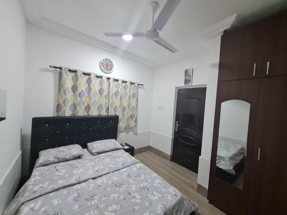 Nesta Barron -Home Away From Home North Legon Exterior photo