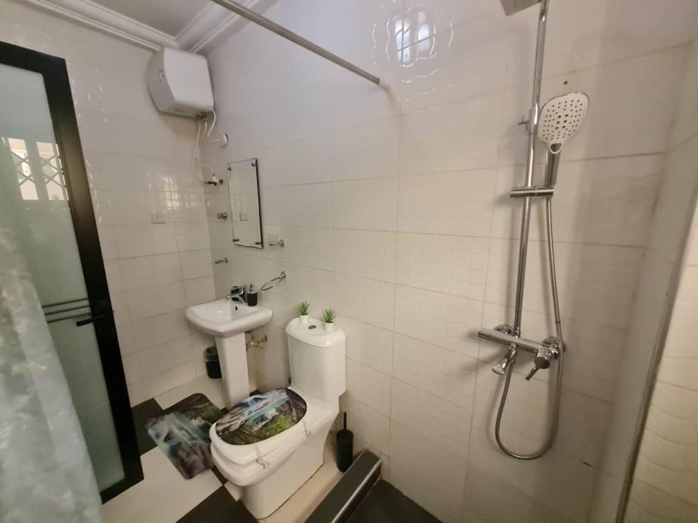 Nesta Barron -Home Away From Home North Legon Room photo