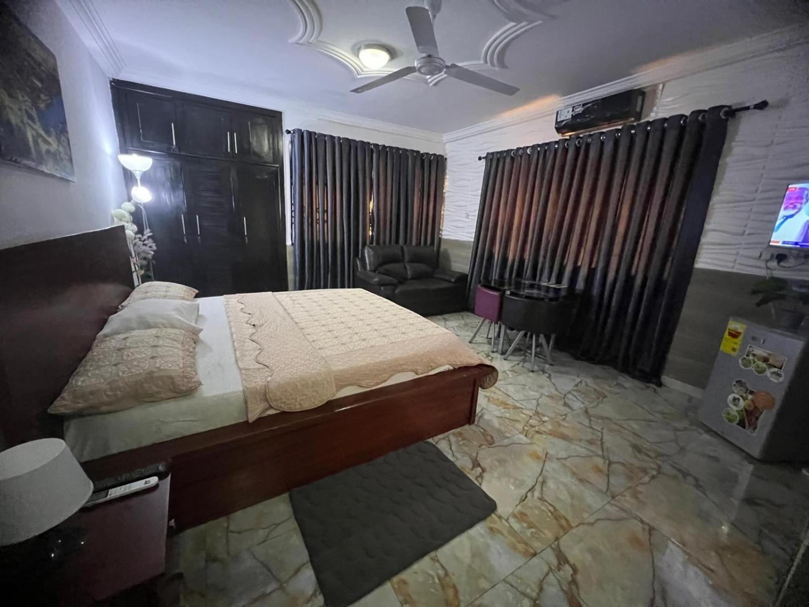 Nesta Barron -Home Away From Home North Legon Exterior photo