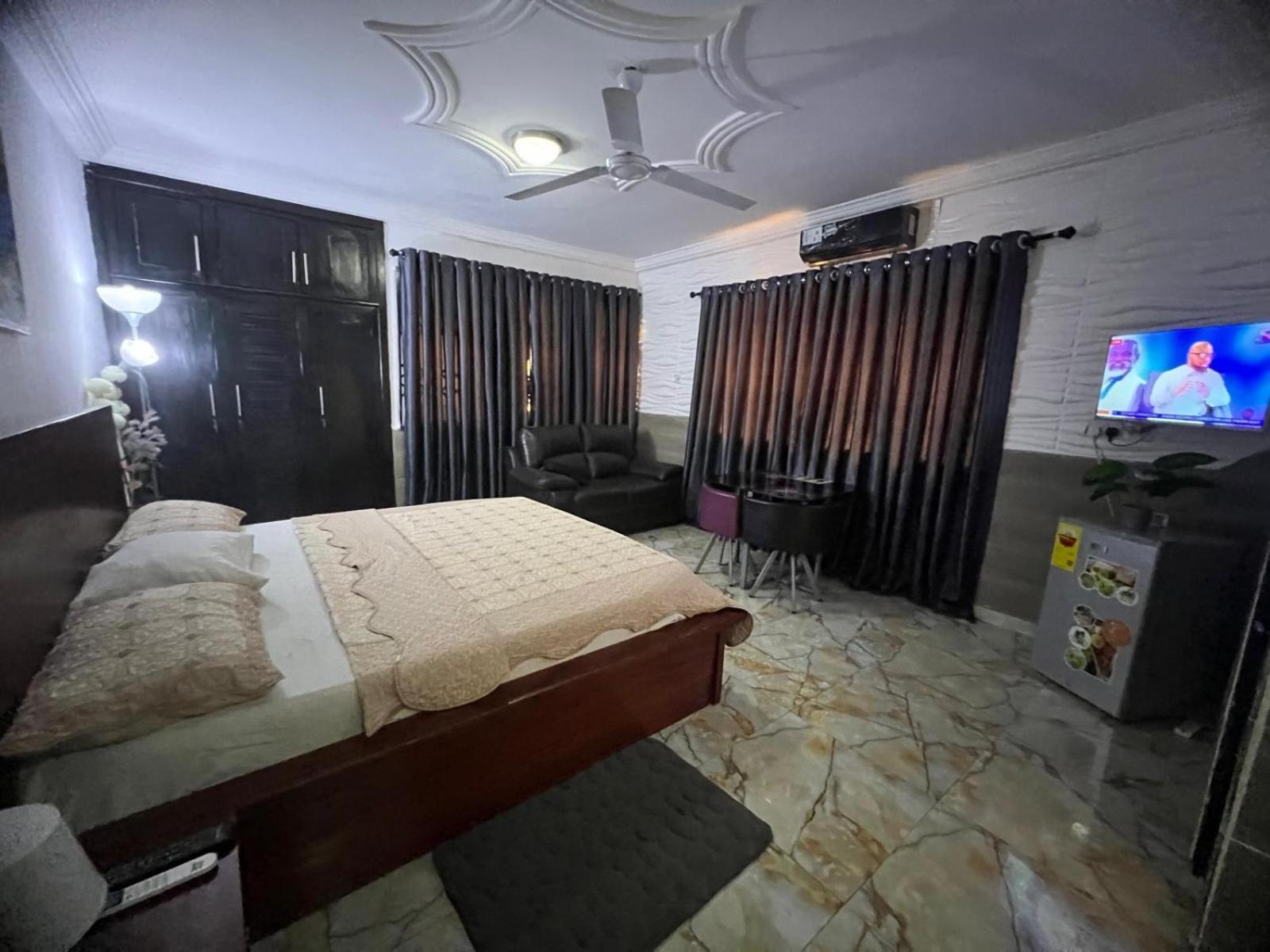 Nesta Barron -Home Away From Home North Legon Exterior photo