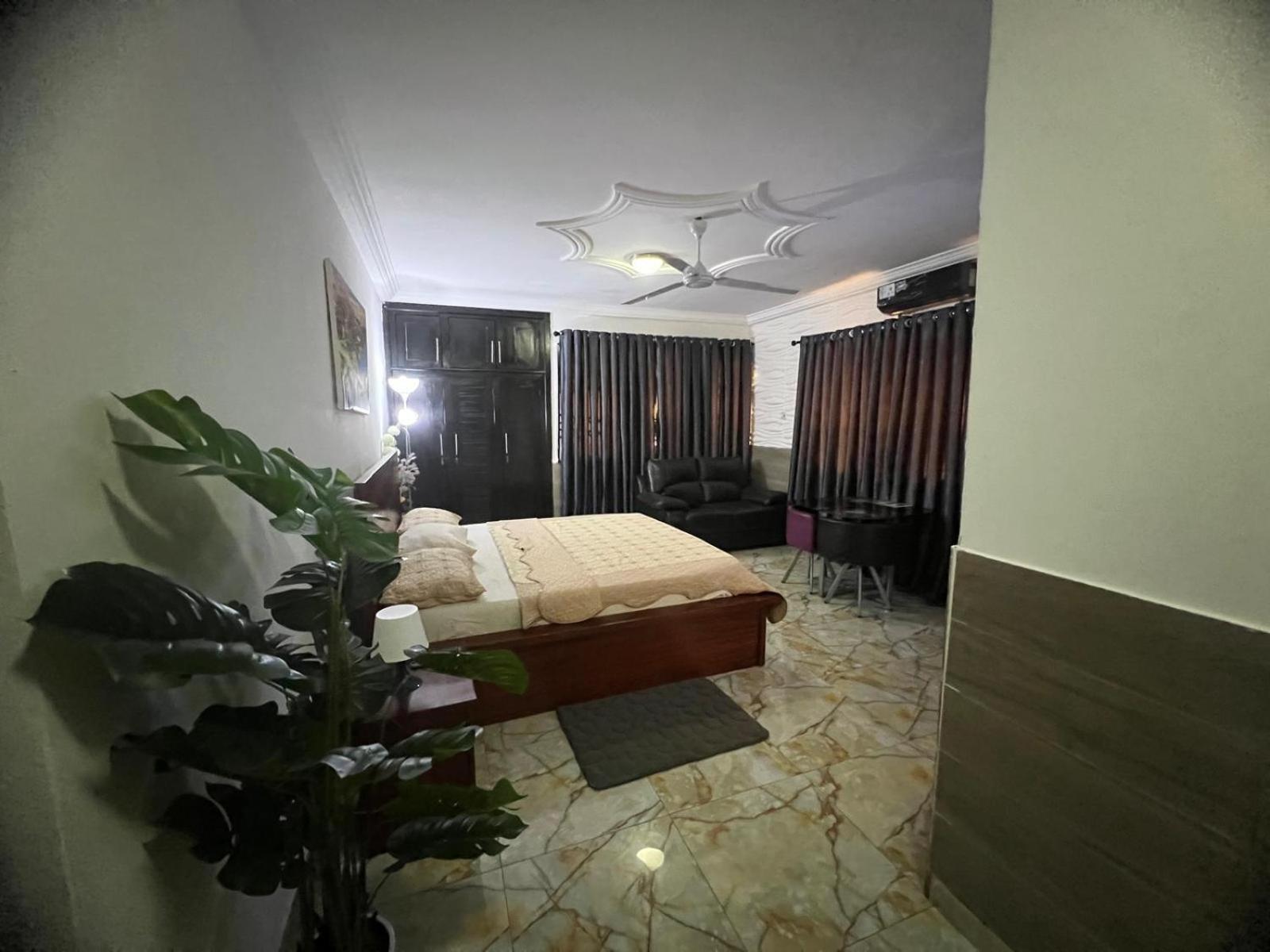 Nesta Barron -Home Away From Home North Legon Exterior photo