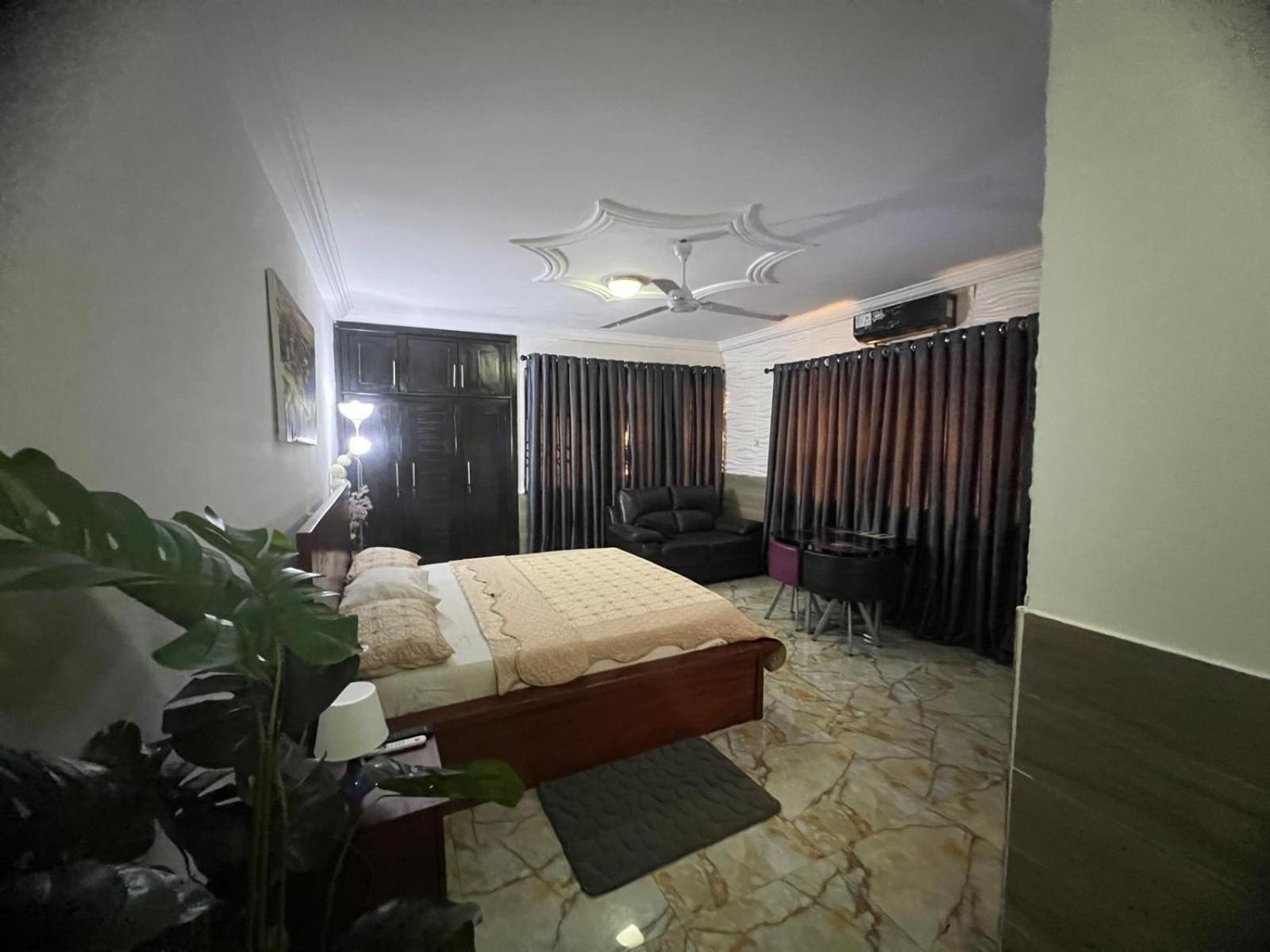 Nesta Barron -Home Away From Home North Legon Exterior photo