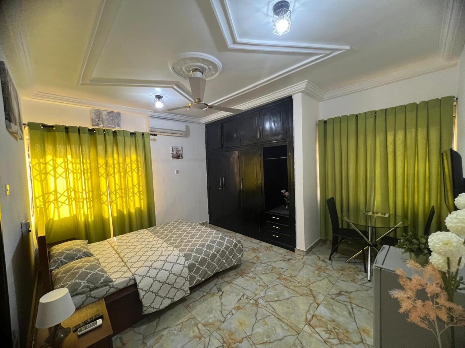 Nesta Barron -Home Away From Home North Legon Exterior photo