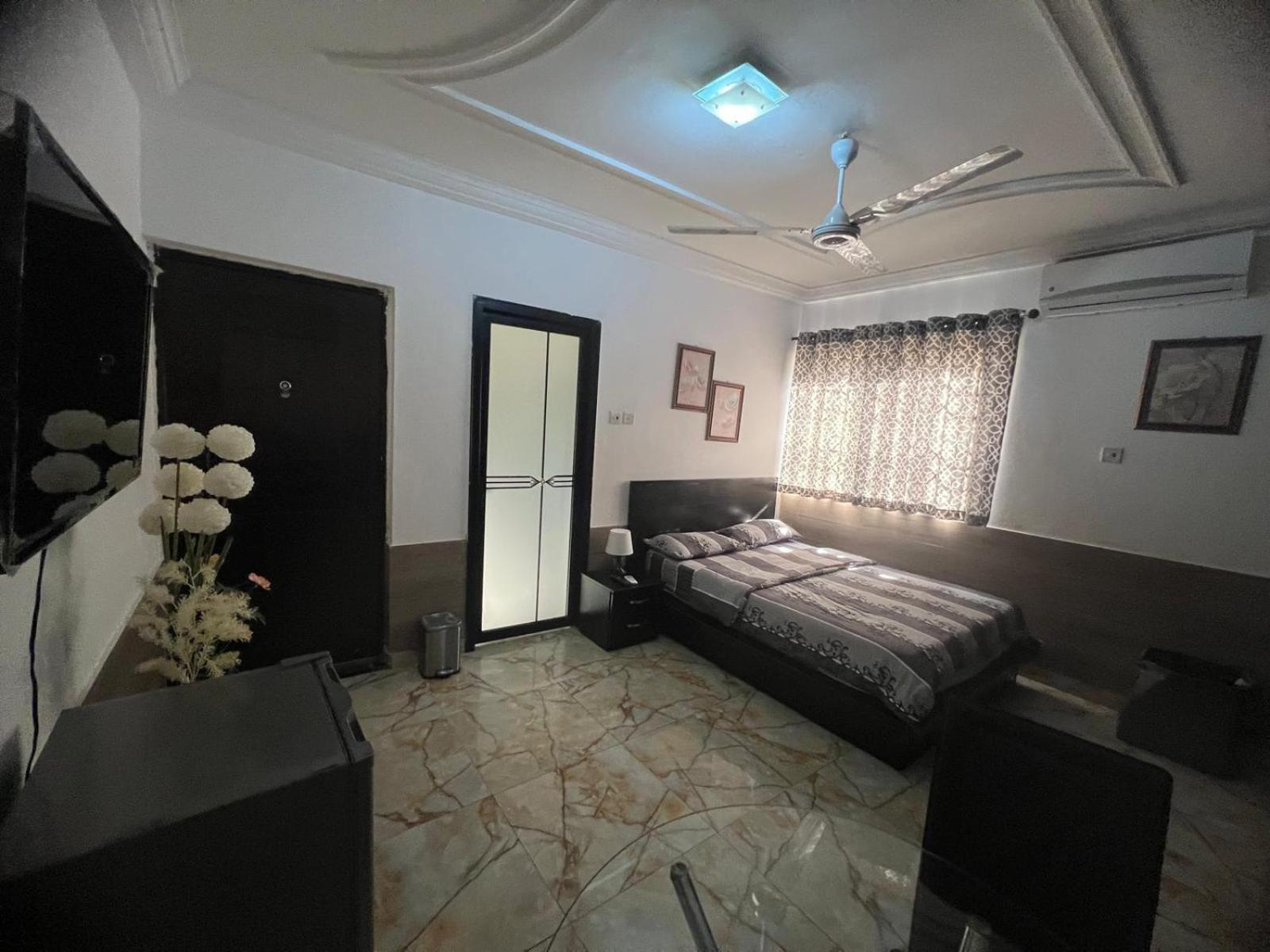 Nesta Barron -Home Away From Home North Legon Exterior photo
