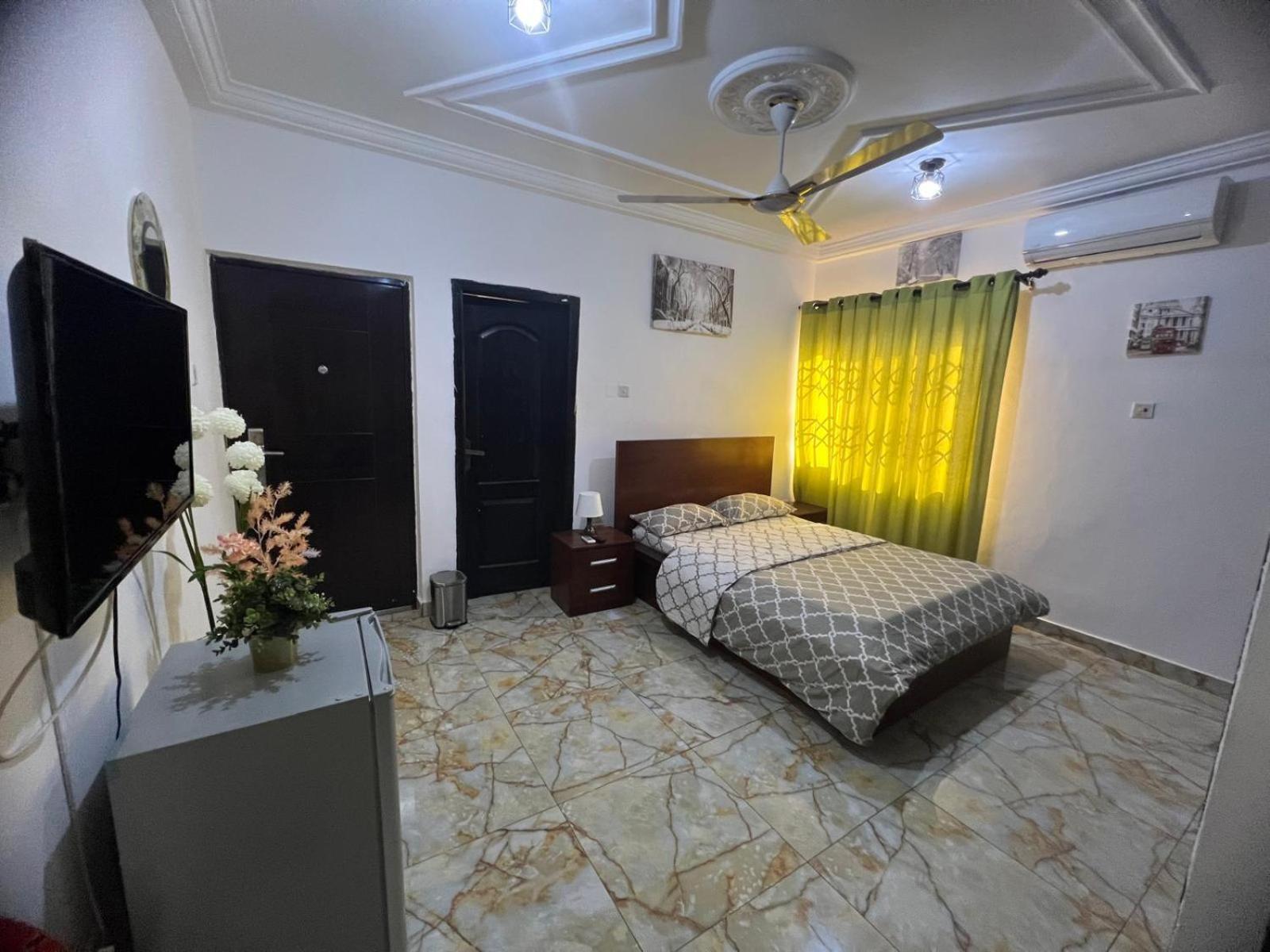 Nesta Barron -Home Away From Home North Legon Exterior photo