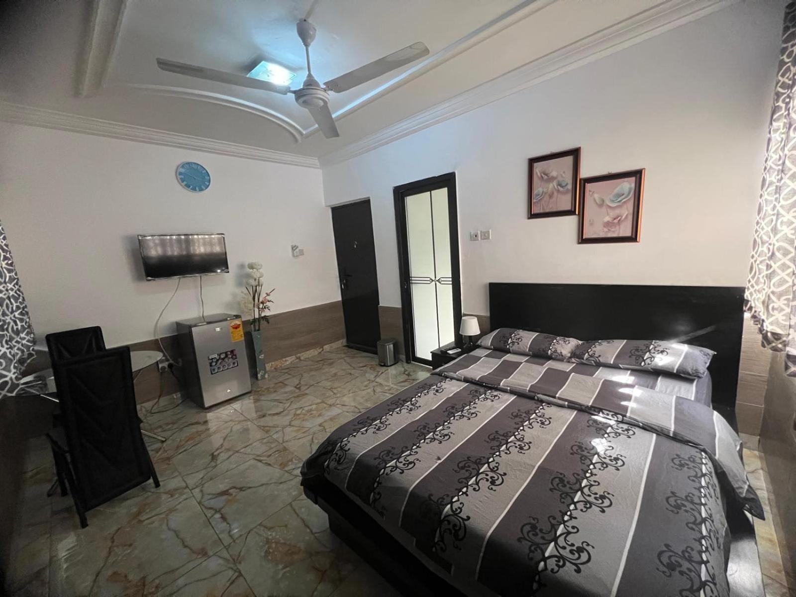 Nesta Barron -Home Away From Home North Legon Exterior photo