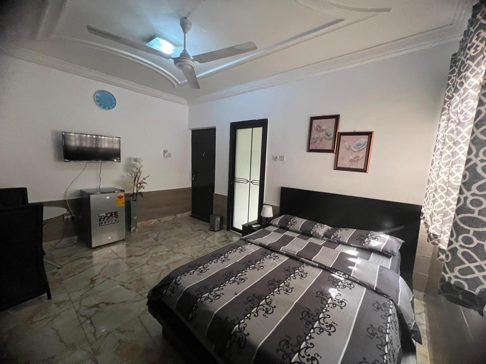 Nesta Barron -Home Away From Home North Legon Exterior photo